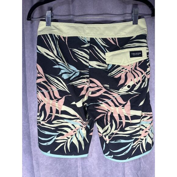 NWT Volcom Bleeding Leaf Mod Tech Black 4 Way Stretch Size 27/14 - Picture 2 of 2